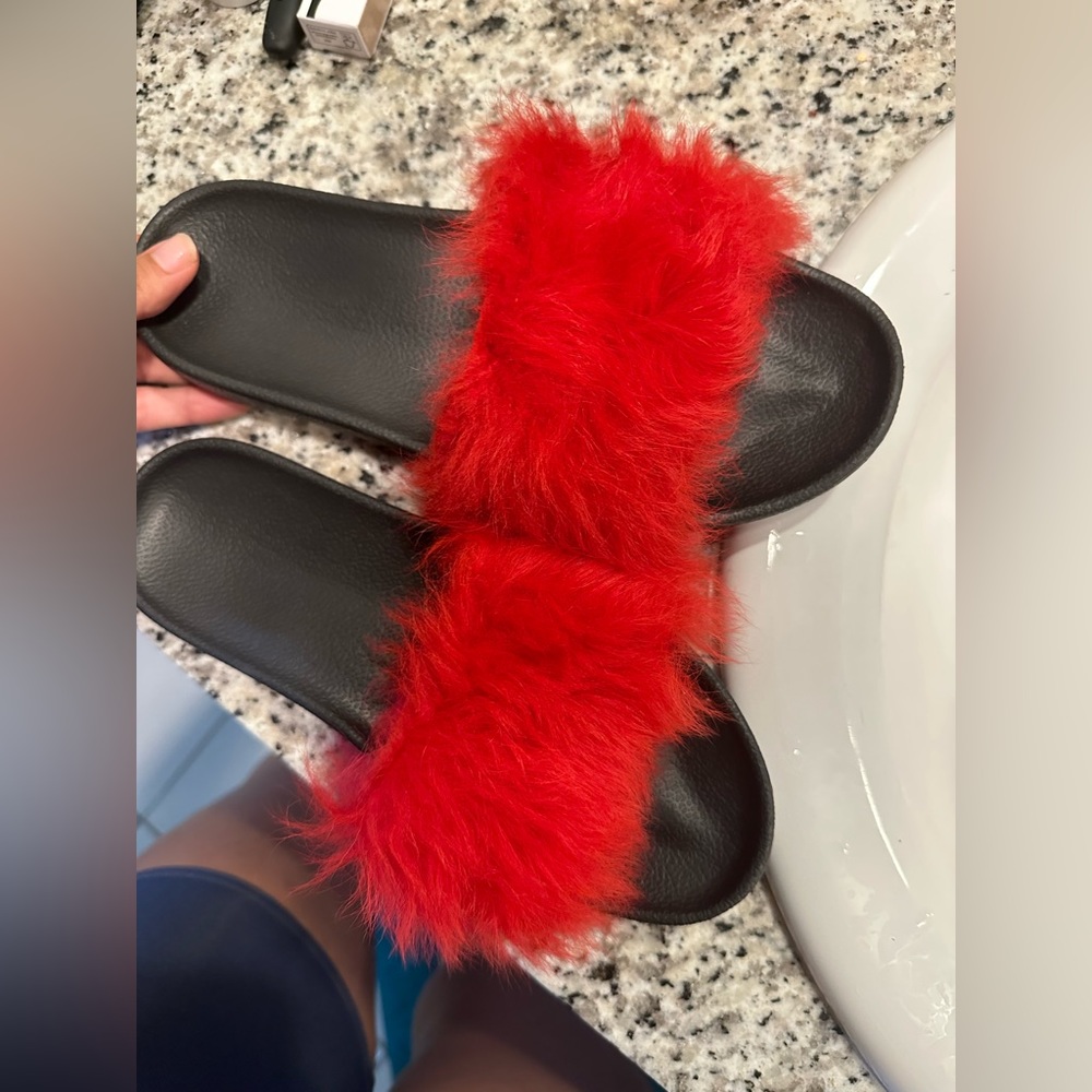 New , UGG size 7